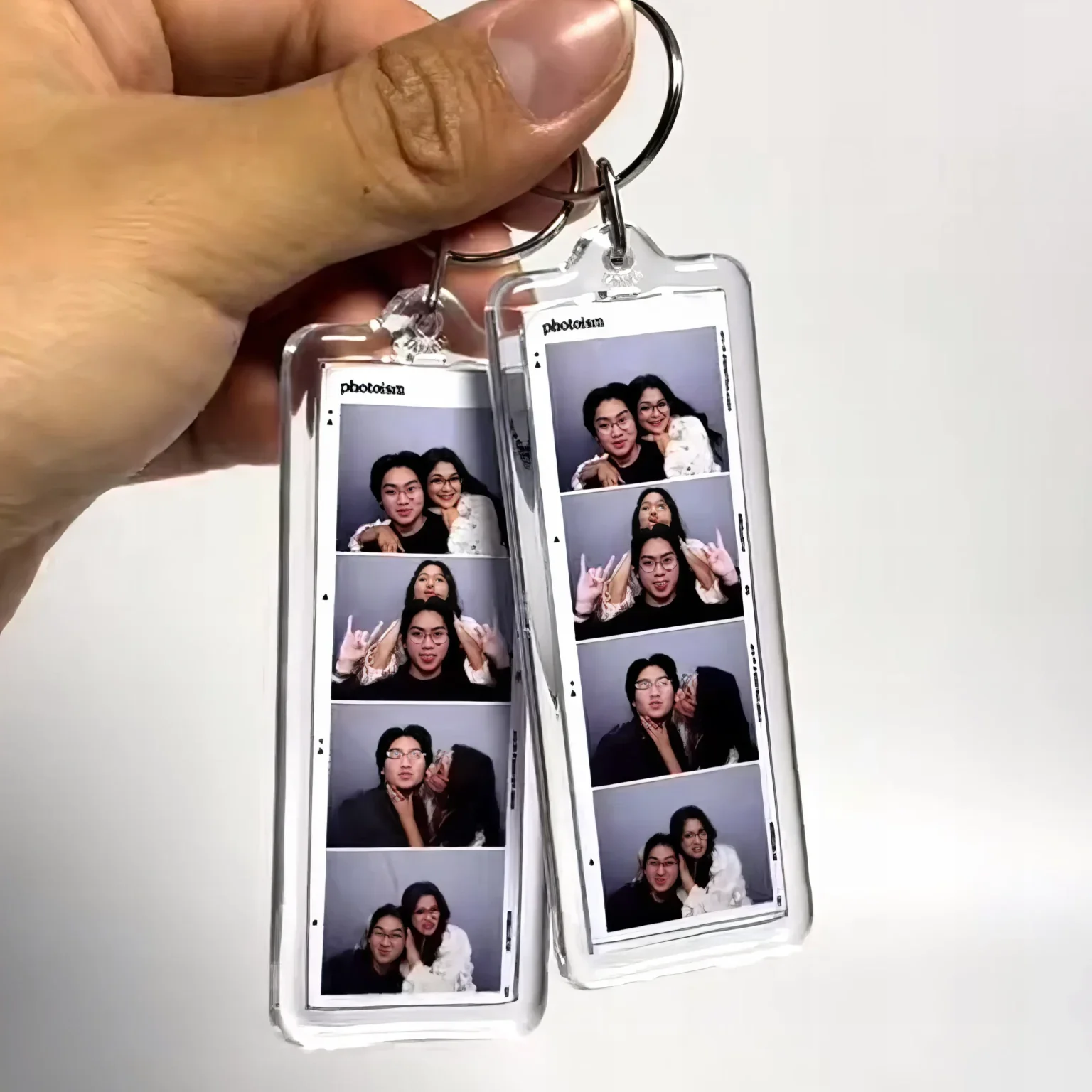 Móc khóa photobooth: trào lưu biến dải ảnh thành phụ kiện